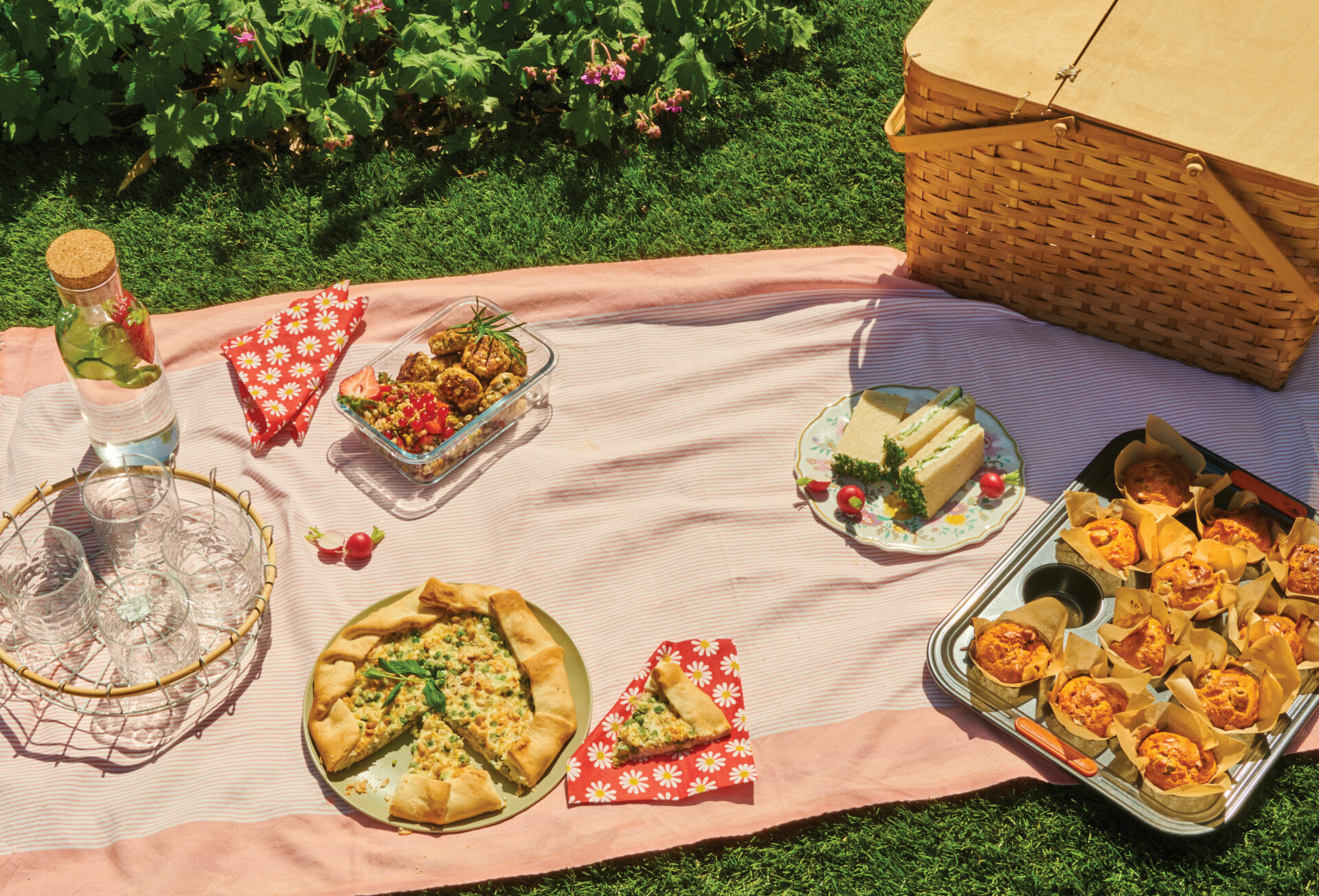 Een smakelijke en eenvoudige picknick voorbereiden